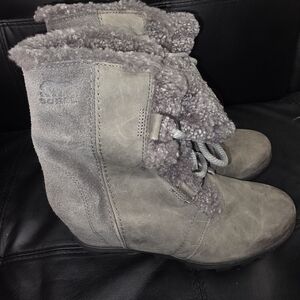 Sorel Gray Winter Boots with Shearling Trim